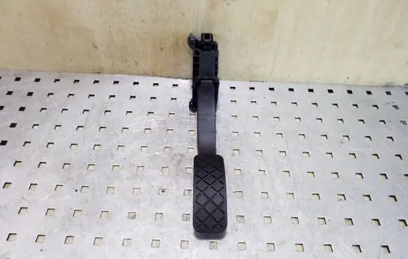 Volkswagen Up Accelerator throttle pedal 1S1721503A 6PV01062120