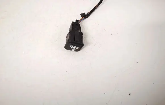 Skoda Octavia Mk1 (1U) Fuel tank opening switch 1u0959833