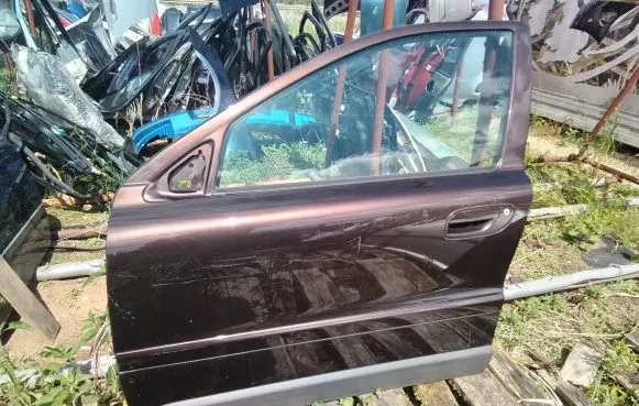 Volvo V70 Front door