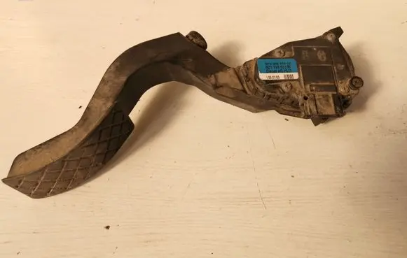 Audi A6 S6 C5 4B Accelerator throttle pedal 8D1723523M