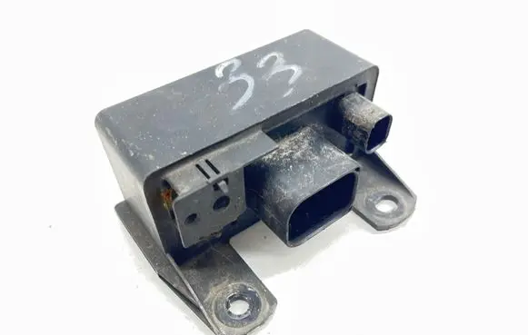 Mercedes-Benz E W211 Glow plug pre-heat relay 0005453516