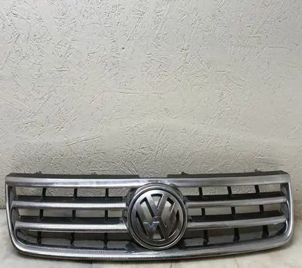 Volkswagen Touareg I Front bumper upper radiator grill 7L6853601A