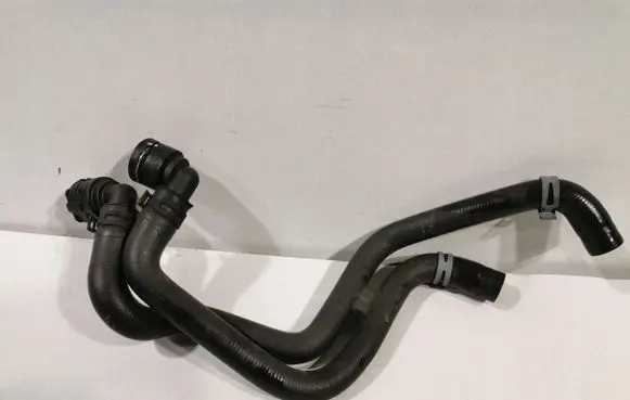 Volkswagen Golf VII Engine coolant pipe/hose