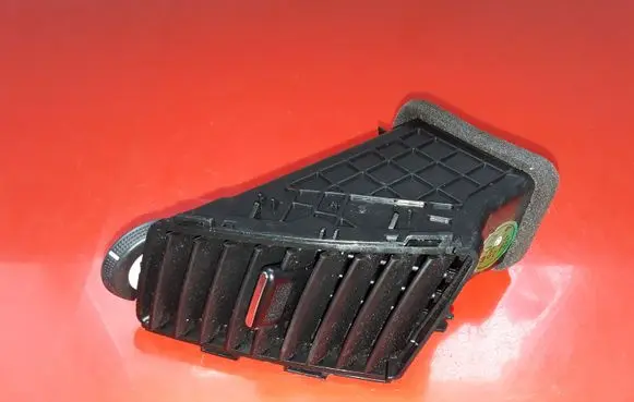 Chevrolet Cruze Dash center air vent grill 95999099