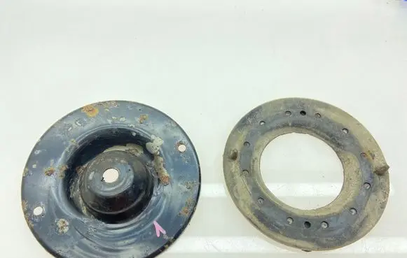 Subaru Legacy Coil spring mount 