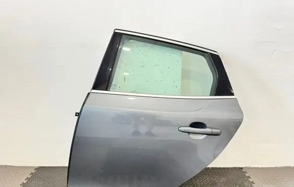 Volvo V40 Rear door