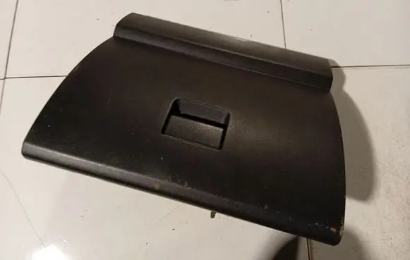 Mazda 5 Glove box