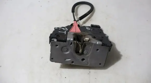 Opel Corsa E Rear door lock 
