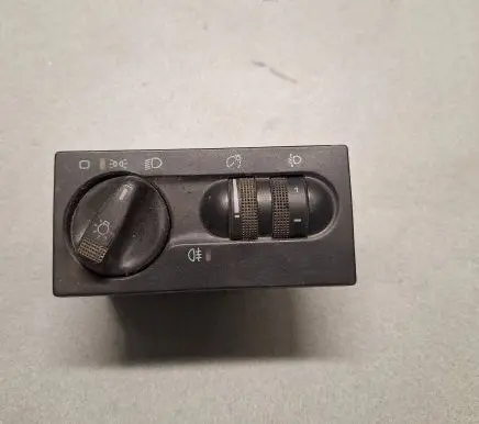 Volkswagen Golf III Light switch 1H6941531N