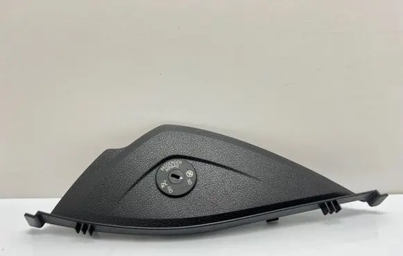 BMW 4 F32 F33 Dashboard side end trim 9218553 17397510