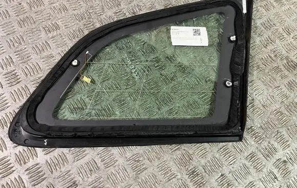 Volvo XC90 Rear side window 31108776