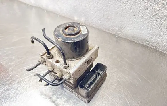 Opel Zafira B ABS Pump 13157576 10097005153 6V39F09B54