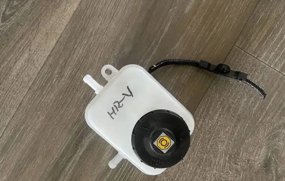 Honda HR-V Clutch fluid reservoir/tank 