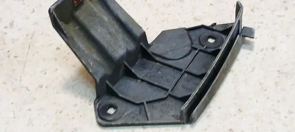 Rear bumper mounting bracket