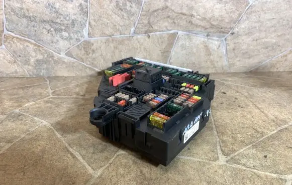 BMW 5 F10 F11 Fuse module 9210857
