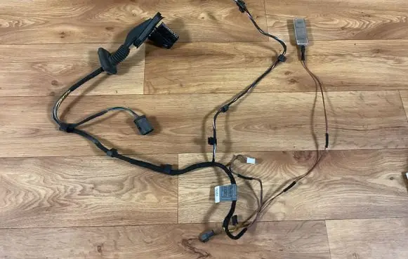 BMW 5 E39 Rear door wiring loom 6913394 463662 EE215N