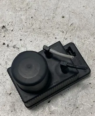 Mercedes-Benz C W203 Central locking vacuum pump 2038000048 0132006365 02155100051
