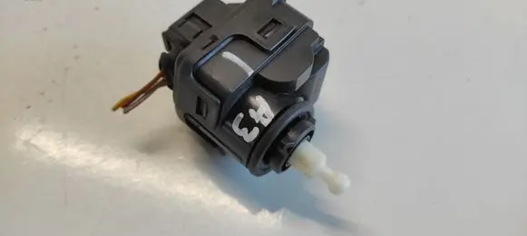 Audi A3 S3 8L Headlight level adjustment motor 00728213 8L0941295 31G56B