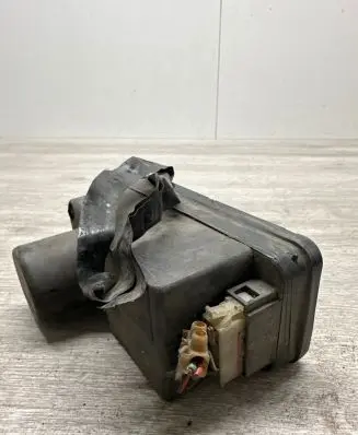 Volkswagen PASSAT B4 Central locking vacuum pump 357962257