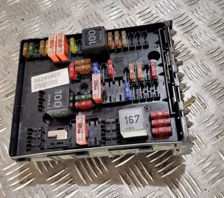 Volkswagen PASSAT B6 Fuse module 1K0937124P