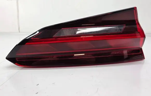 Tailgate rear/tail lights