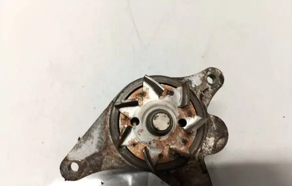 Land Rover Discovery 3 - LR3 Water pump 