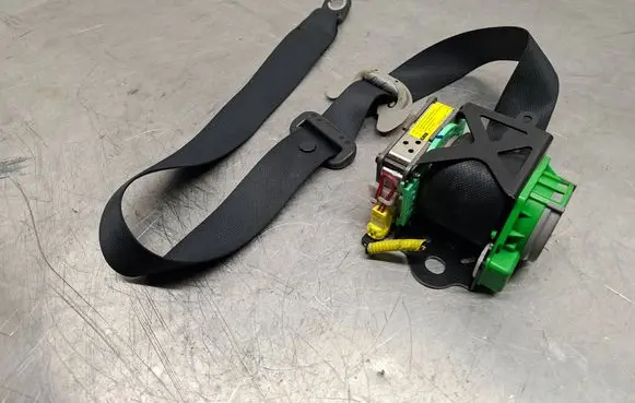 Toyota Auris 150 Front seatbelt 7321002220 045555