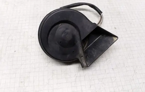 Audi A4 S4 B7 8E 8H Horn signal A28657625 007728 000233