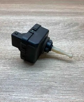 Volkswagen PASSAT B5 Headlight level adjustment motor 4D0941295 0307852315