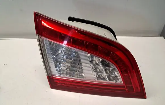 Tailgate rear/tail lights
