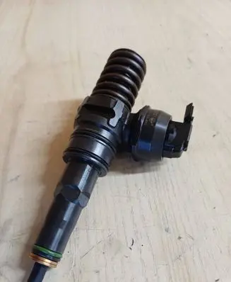 Volkswagen Sharan Fuel injector 038130073AK