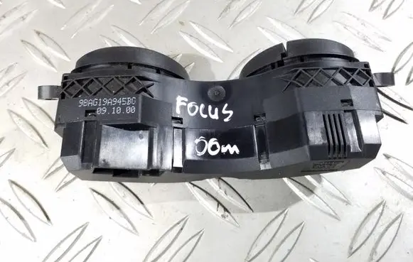 Ford Focus Windscreen/window heater switch 98AG19A945BG
