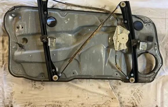Volkswagen Golf IV Front door manual window regulator 