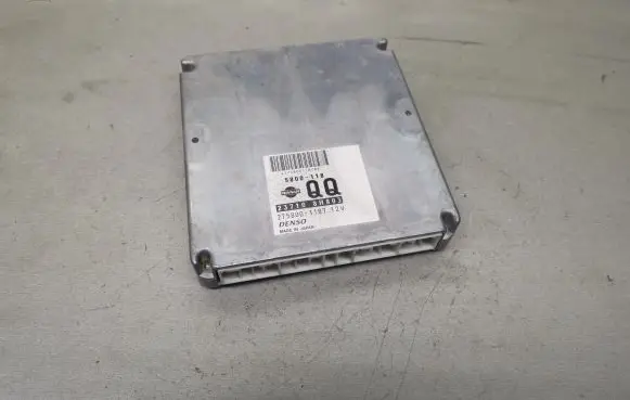 Nissan X-Trail T30 Engine control unit/module 237108H803 5800118 2758001187