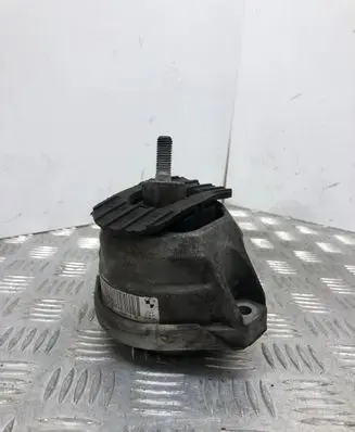 BMW 5 E60 E61 Engine mount bracket 6774620 15934612