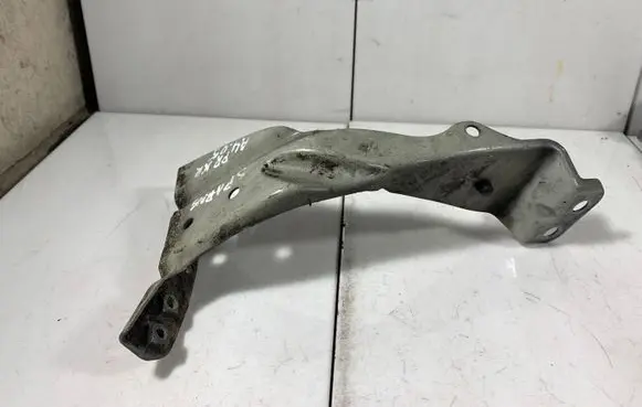 Audi A4 S4 B7 8E 8H Fender mounting bracket 8E0821135A