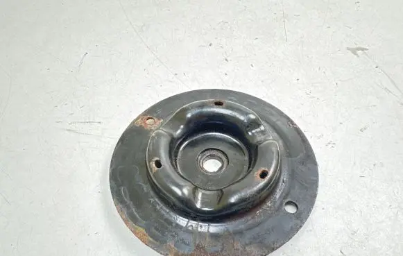 Toyota Auris 150 Coil spring/strut mount 