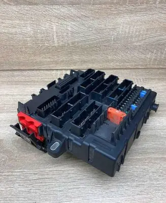 Opel Vectra C Fuse module 13189924 519048508