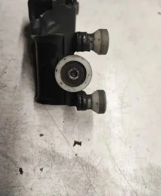 Volkswagen Transporter - Caravelle T5 Sliding door middle roller runner 7H0843336D
