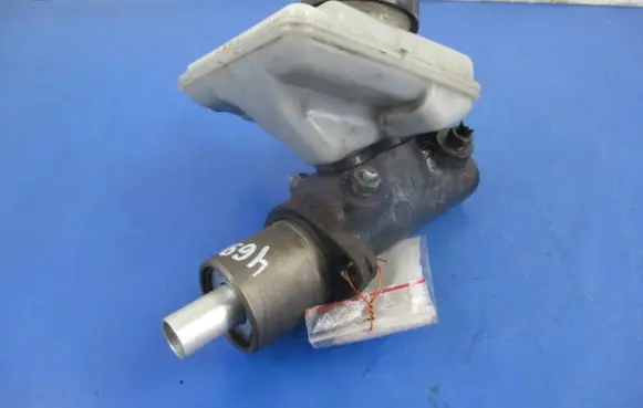 Peugeot 106 Master brake cylinder