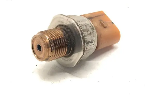 Volkswagen Golf VI Fuel pressure sensor 03L906051