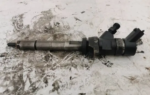 Volvo S40 Fuel injector 0445110255
