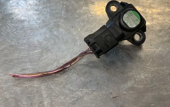 Mercedes-Benz E W211 Air pressure sensor A0051535628