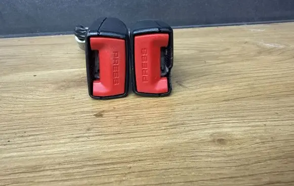Skoda Octavia Mk2 (1Z) Rear seatbelt buckle 1Z0857488