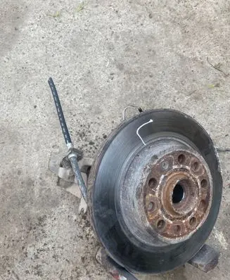 Front wheel hub spindle knuckle