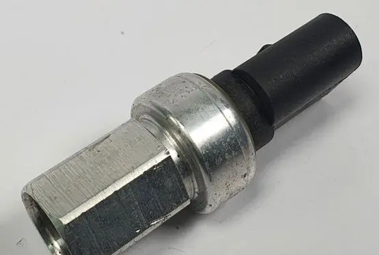 Porsche Cayenne (9PA) Air conditioning (A/C) pressure sensor 1J0959126