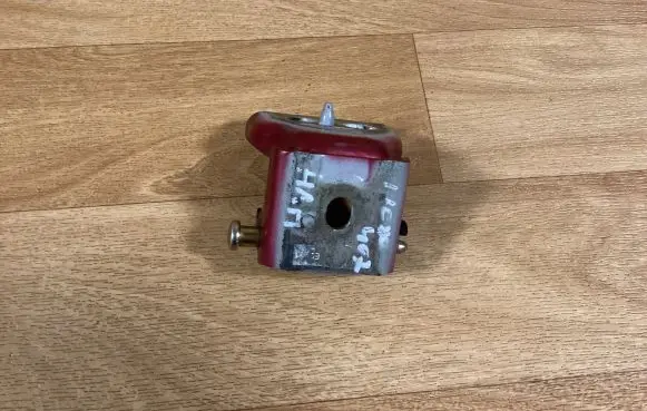 Peugeot 407 Front door lower hinge 