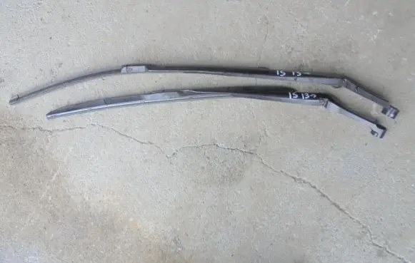 Lexus IS III XE30 Front wiper blade arm