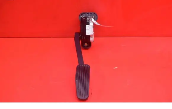 Volvo XC70 Accelerator throttle pedal 30636003
