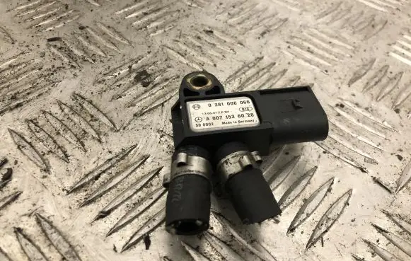 Mercedes-Benz A W176 other engine part A0071536028